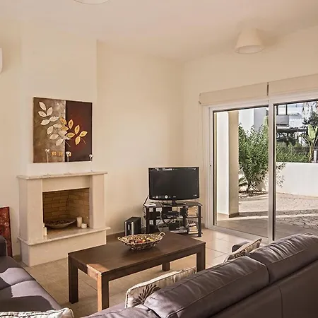 Dafnis Sunshine - Modern 3 Bedroom With Pool - Close To Fig Tree Bay