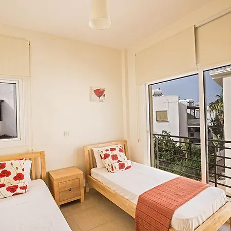 Villa Dafnis Sunshine - Modern 3 Bedroom With Pool - Close To Fig Tree Bay Protaras