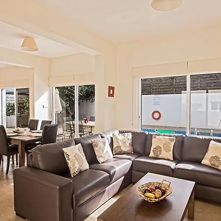 Dafnis Sunshine - Modern 3 Bedroom With Pool - Close To Fig Tree Bay Protaras